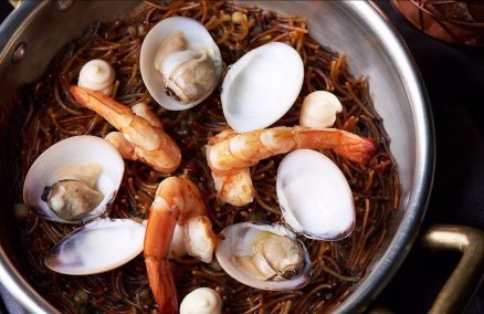 restaurant_gaig_-_squid_ink_seafood_fideua_1.jpg