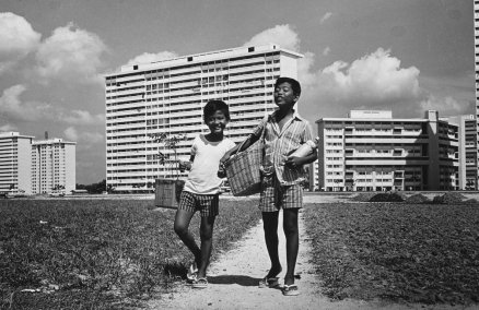 Boys selling curry puffs at Marine Parade. All photos by Lim Kwong Ling 