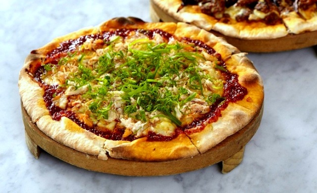 Chili crab pizza at Tampopo