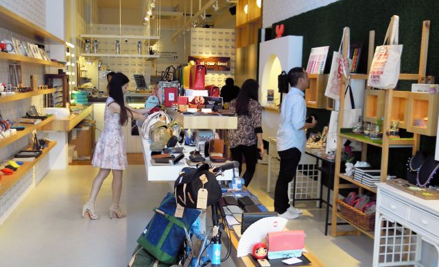 Cumulus x Manicurious, Singapore