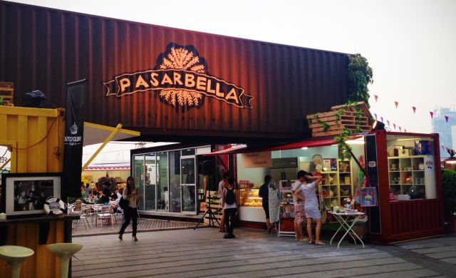 Pasarbella & Friends Go To Town