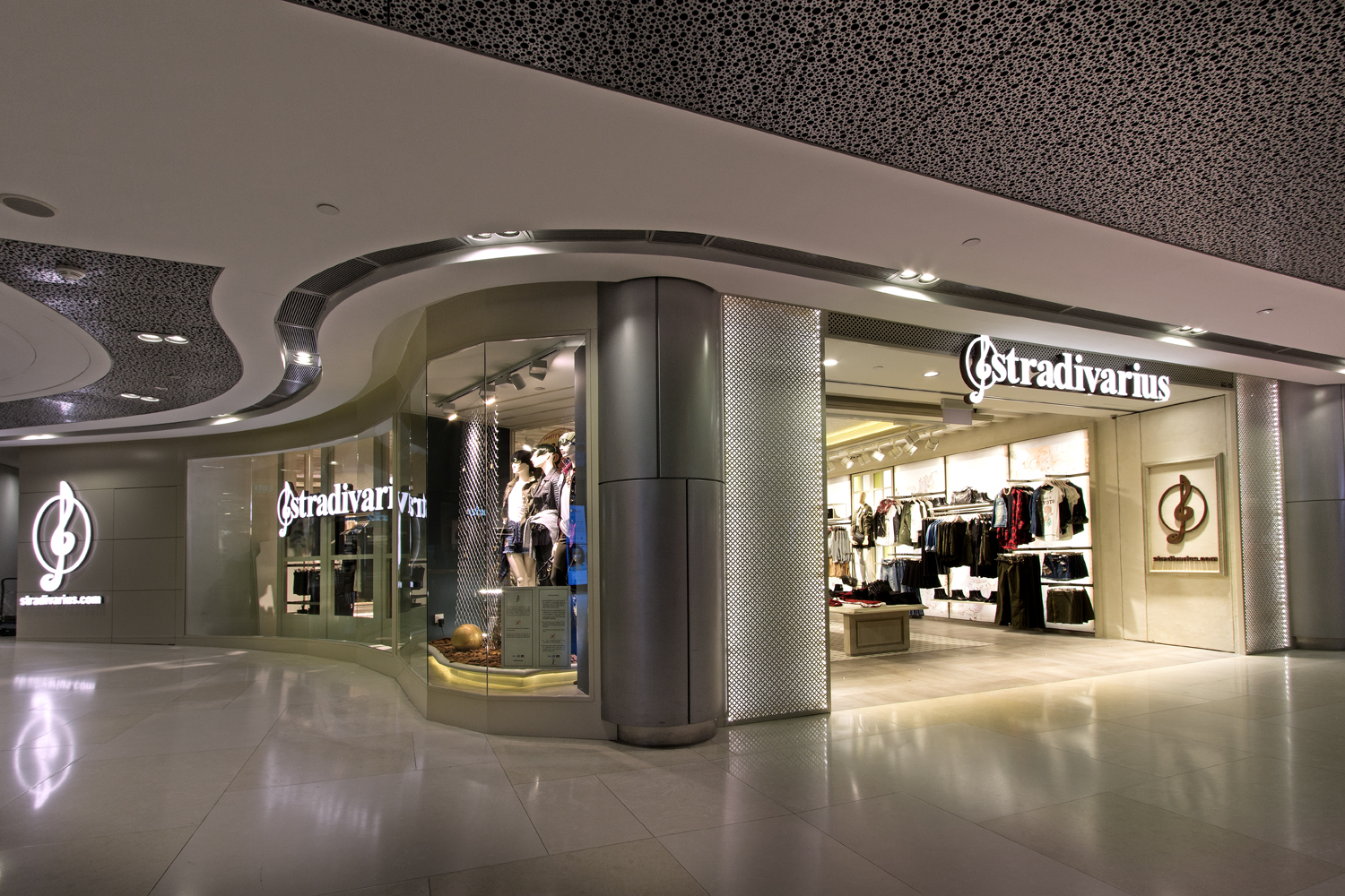 Stradivarius, Singapore