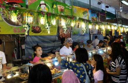 Hari Raya Bazaar 2014 at Geylang Serai. Photo credit: Jnzl.