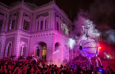 invasion_by_close-act._photo_courtesy_of_singapore_night_festival_2016_2.jpg