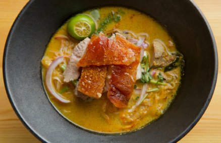 Cebu Bellychon Curry Noodles with Salted Vegetable and Lime