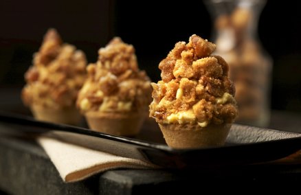 Durian macadamia nut crumble tartlet
