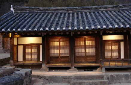 Hanok house in Korea (credit: Timothy Brown)