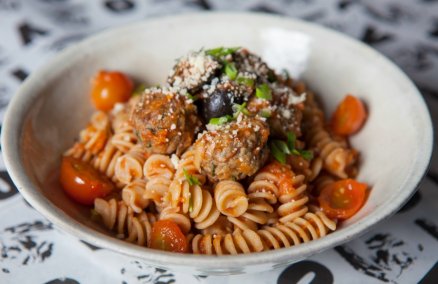 YOLO's meatballs and pasta