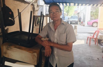 Mr Tan Boon Kee at his Aliwal Street back alley barber shop
