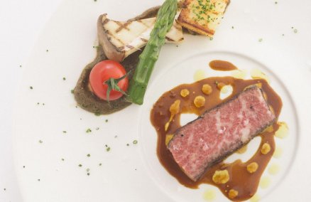 Restaurant Ember - 60-hours slow-cooked Angus beef