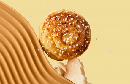 Rrooll's Sweet Cheese cinnamon roll ($3.10)