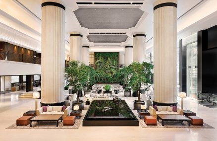 Shangri-La Hotel, Singapore lobby
