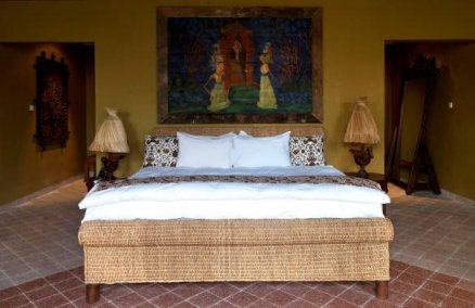 Tugu Bali and Tugu Lombok