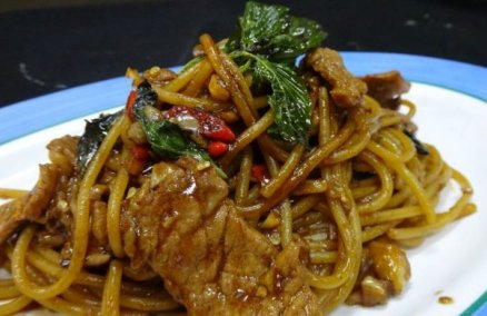 Stir-fry spaghetti at Spicy Thai-Thai Cafe