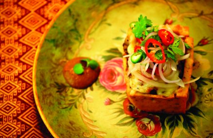 Stuffed idli with scamorza cheese and mint coriander pesto