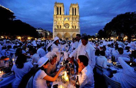 photo credit: Dîner en Blanc International Inc