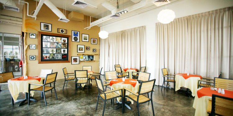 12-inch Pizzas & Records - photography by Jonathan Wong