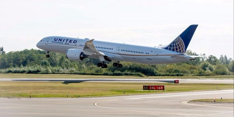 united_boeing_787-9_dreamliner_1.jpg