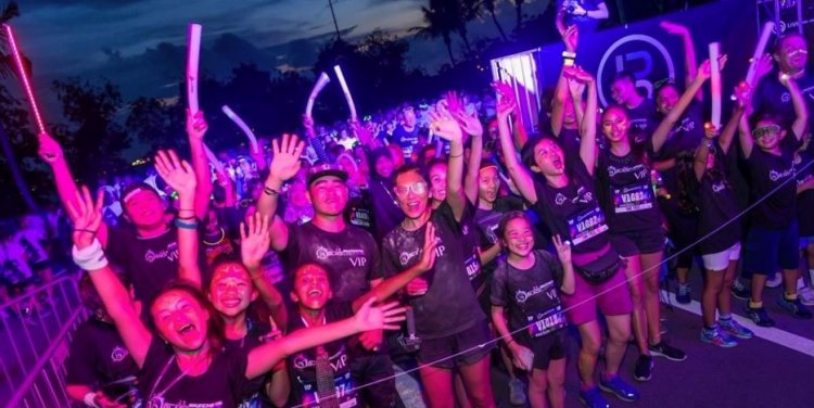skechers_blacklight_run_1.jpg