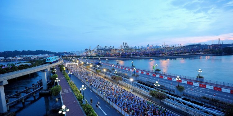 Standard Chartered Marathon 2012. Photo credit: Singapore Sports Council