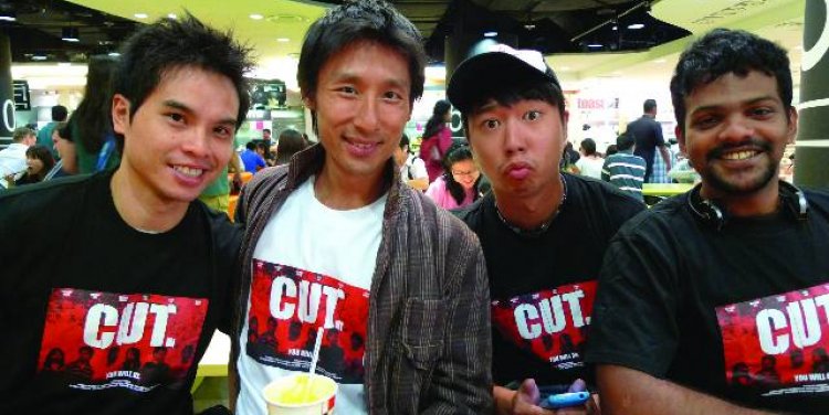 Simon Wong (second from left)