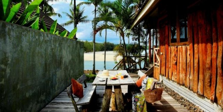 Deluxe Ocean Facing Bungalow Balcony