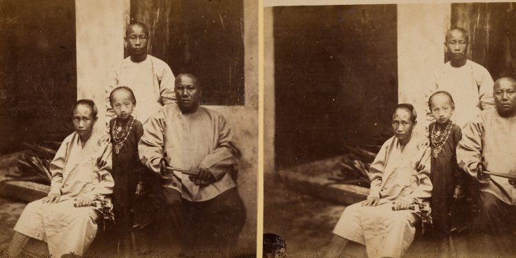 Tan Kim Ching and family. Photo credit: Peranakan Museum, gift of Mr and Mrs Lee Kip Lee