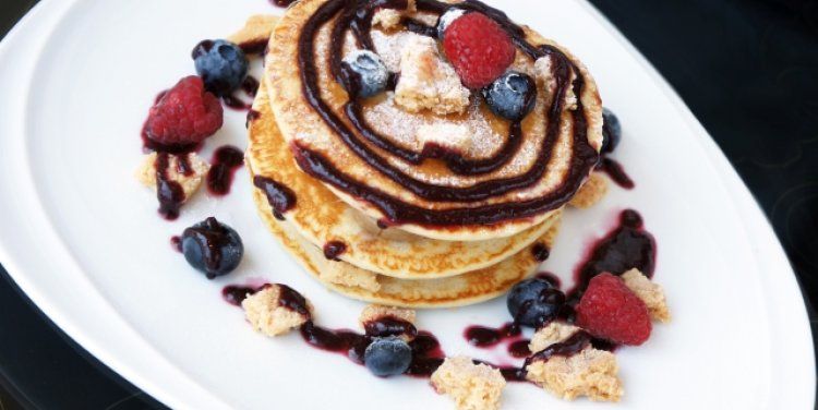 Banana hotcakes at Alkaff Mansion