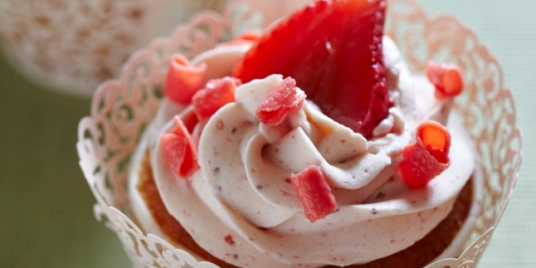 Berry Me Now cupcake