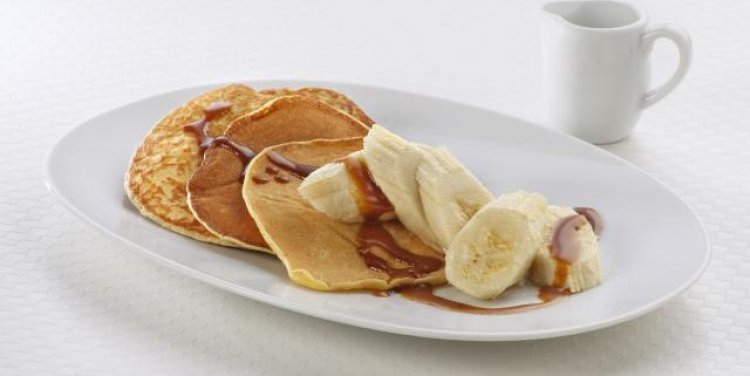 Pancakes with gula melaka and bananas