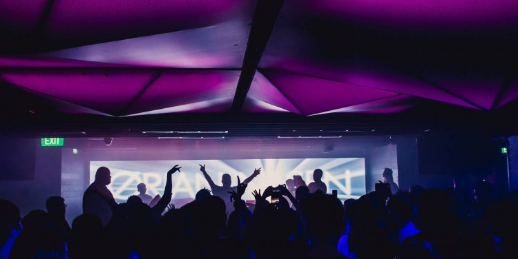 Transfix feat Orjan Nilsen at Capital Zouk. Photo credit: Debbie Y. Photography, taken from Capital Zouk Singapore's Facebook page
