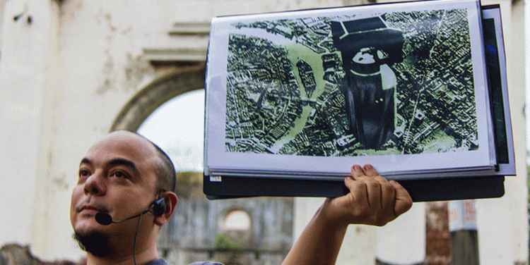 Carlos Celdran; Photo Credit Maricel San Agustin