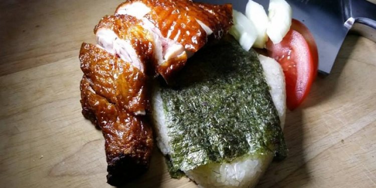 Chicken rice onigiri at Makansutra’s Seefood Seeshore