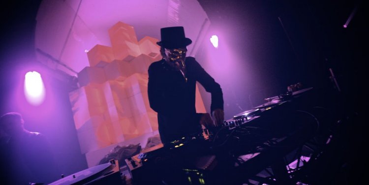 Claptone