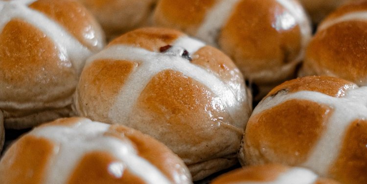 Hot Cross Buns (Credit: Culina Market)