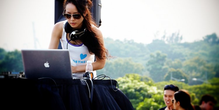 Amanda Ling aka DJ Doopz