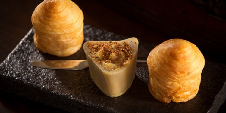 Warm onion & thyme bread with smoked bone marrow butter at Esquina, Singapore