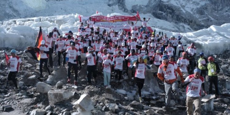 Everest Marathon; Photo Credit: www.facebook.com/everestmarathon