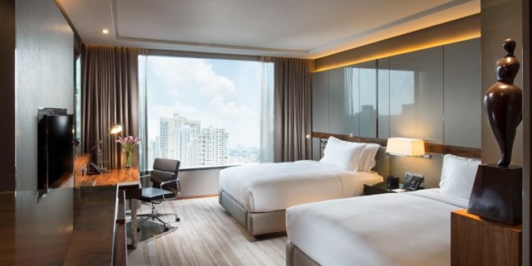 Hilton Sukhumvit Bangkok twin bed room