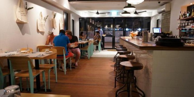 Five & Dime, Singapore