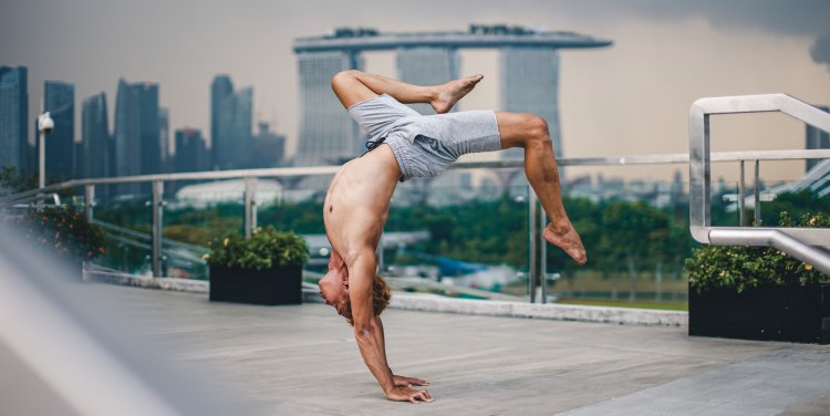 Yoga instructor Fizzy