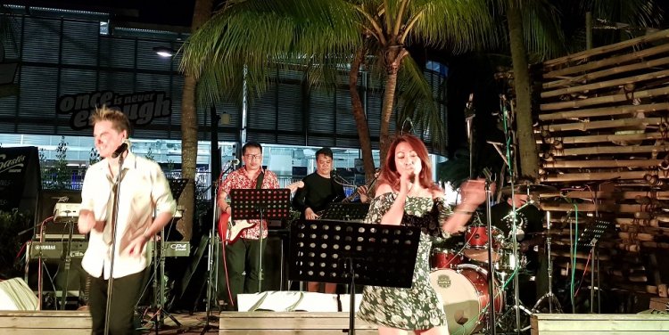 Friday Night Live at Coastes