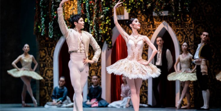 From Here On is a pilot trial performance staged by Esplanade in collaboration with the Singapore Dance Theatre (Credit: Bernie Ng, courtesy of Singapore Dance Theatre)