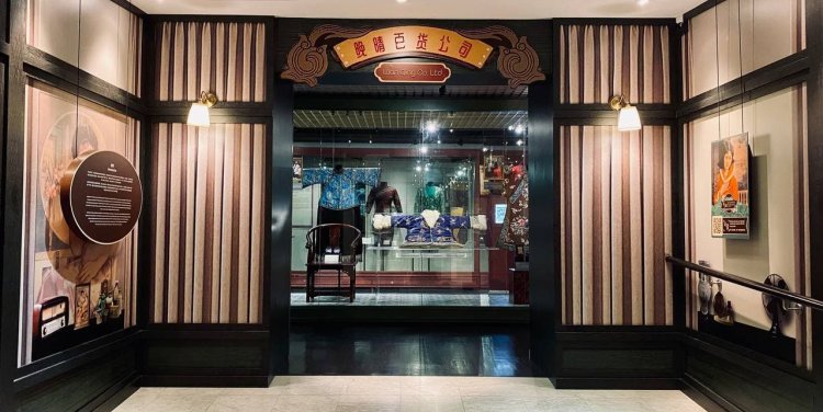 Modern Women of the Republic: Fashion and Change in China and Singapore