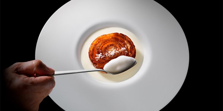 Caramelized onion with hot and cold Grana Padano