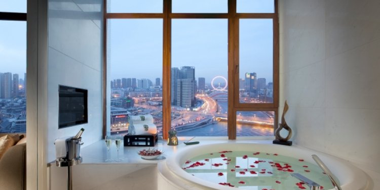 Deluxe riverside retreat at Banyan Tree Tianjin Riverside 
