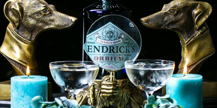 Hen's Party cocktail at Manhattan, made with Orbium