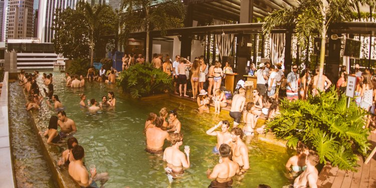 HIi-So Rooftop Pool Bar