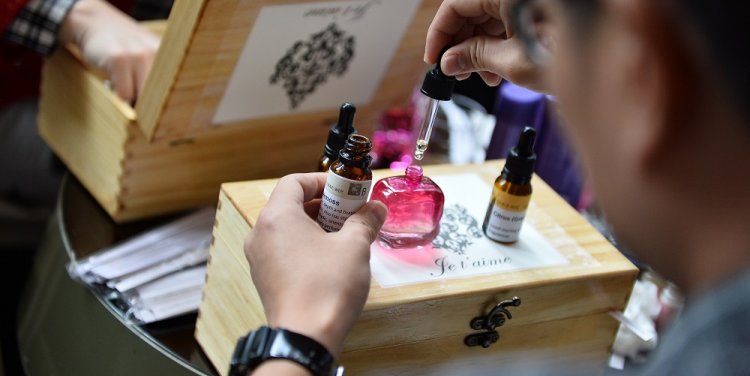 Perfume making class by Je Taime Perfumery