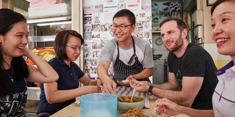 Airbnb co-founder Joe Gebbia making soon kueh in Singapore